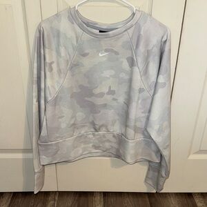Nike light Gray/Green Camo Cropped Pullover